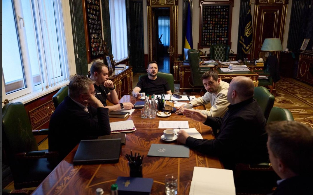 Зеленському доповіли про результати переговорів з посланцями Трампа